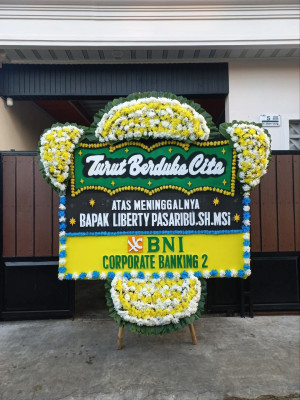 Papan Bunga Duka di Simpang Hilir