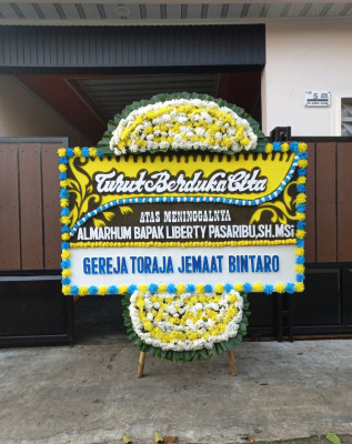 Papan Bunga Duka di Simpang Hilir